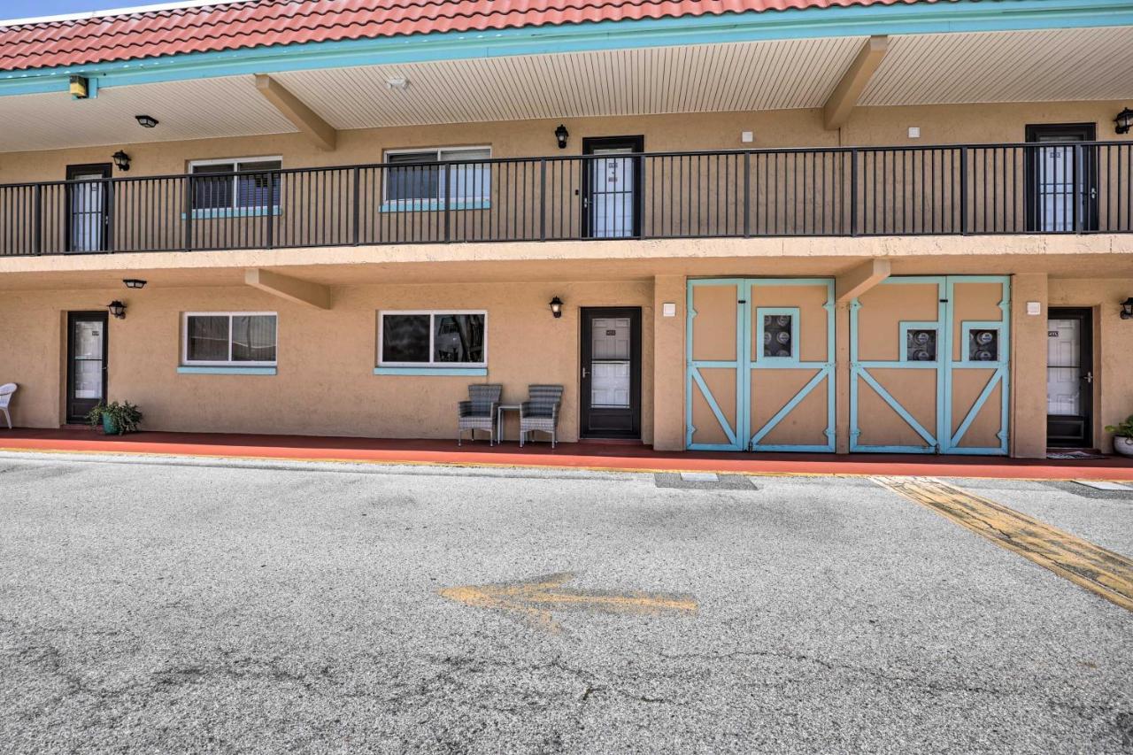 St Augustine Getaway With Porch 1 Block To Beach! Сент-Огастин Экстерьер фото